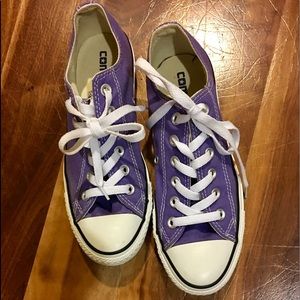 Converse tennis shoes